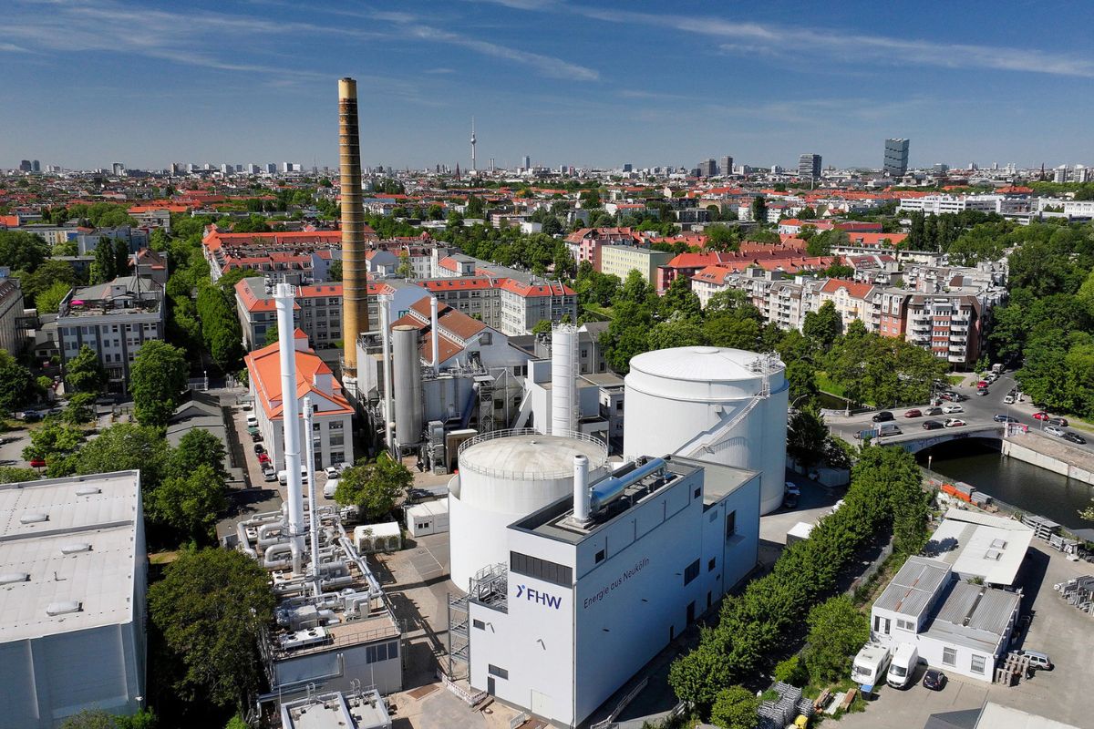 Két nagyteljesítményű hőszivattyú működik a berlini  távfűtőműben