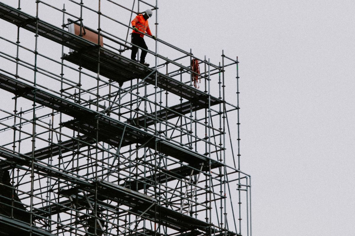 Tovább csökken az építőipar termelési volumene éves szinten