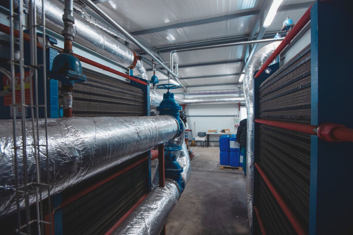 Szivárgásészlelő telepítési kötelezettsége szénhidrogénnel töltött hőszivattyúk esetében