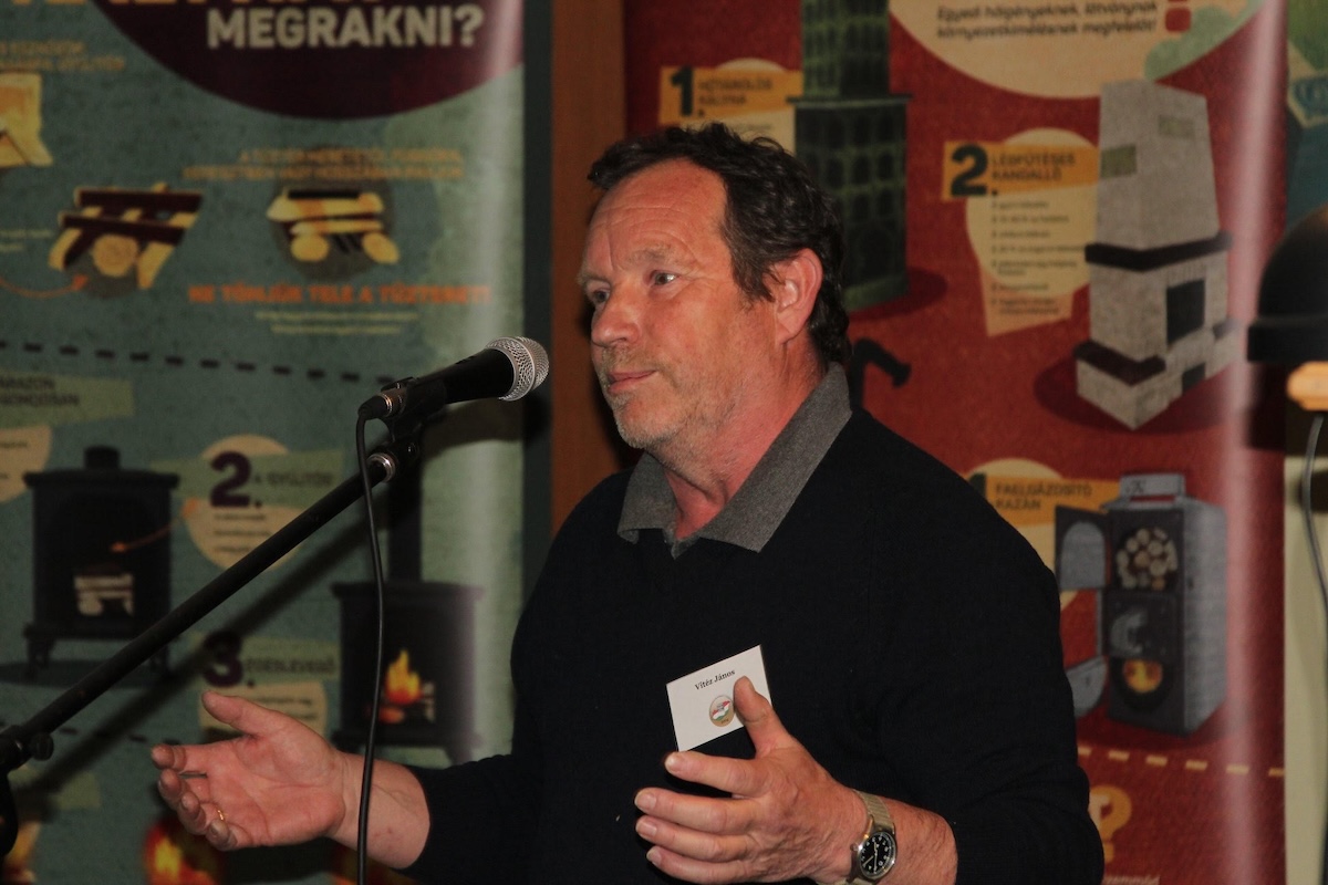 Vízteres kandallók, épített cserép- és téglakályhák vízteres hőcserélővel, kisegítő- vagy főfűtésként