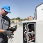 Szükséges-e szivárgásészlelőt telepíteni a szénhidrogént hűtőközegként alkalmazó hőszivattyúk  biztonságos működési környezetének kialakításához?